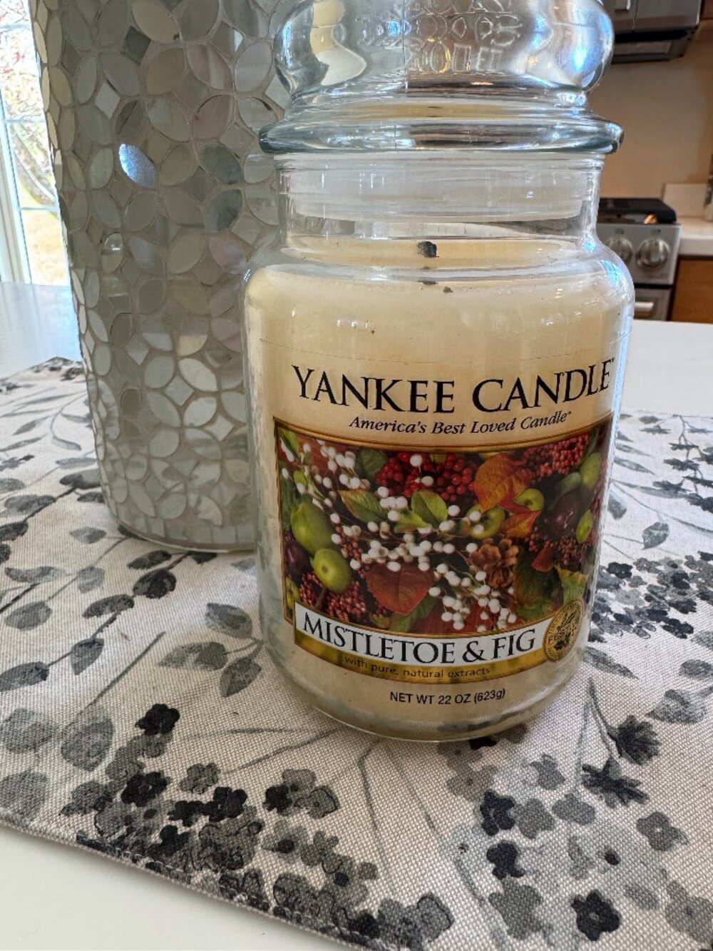 Yankee Candle 22 ounce Mistletoe & Fig